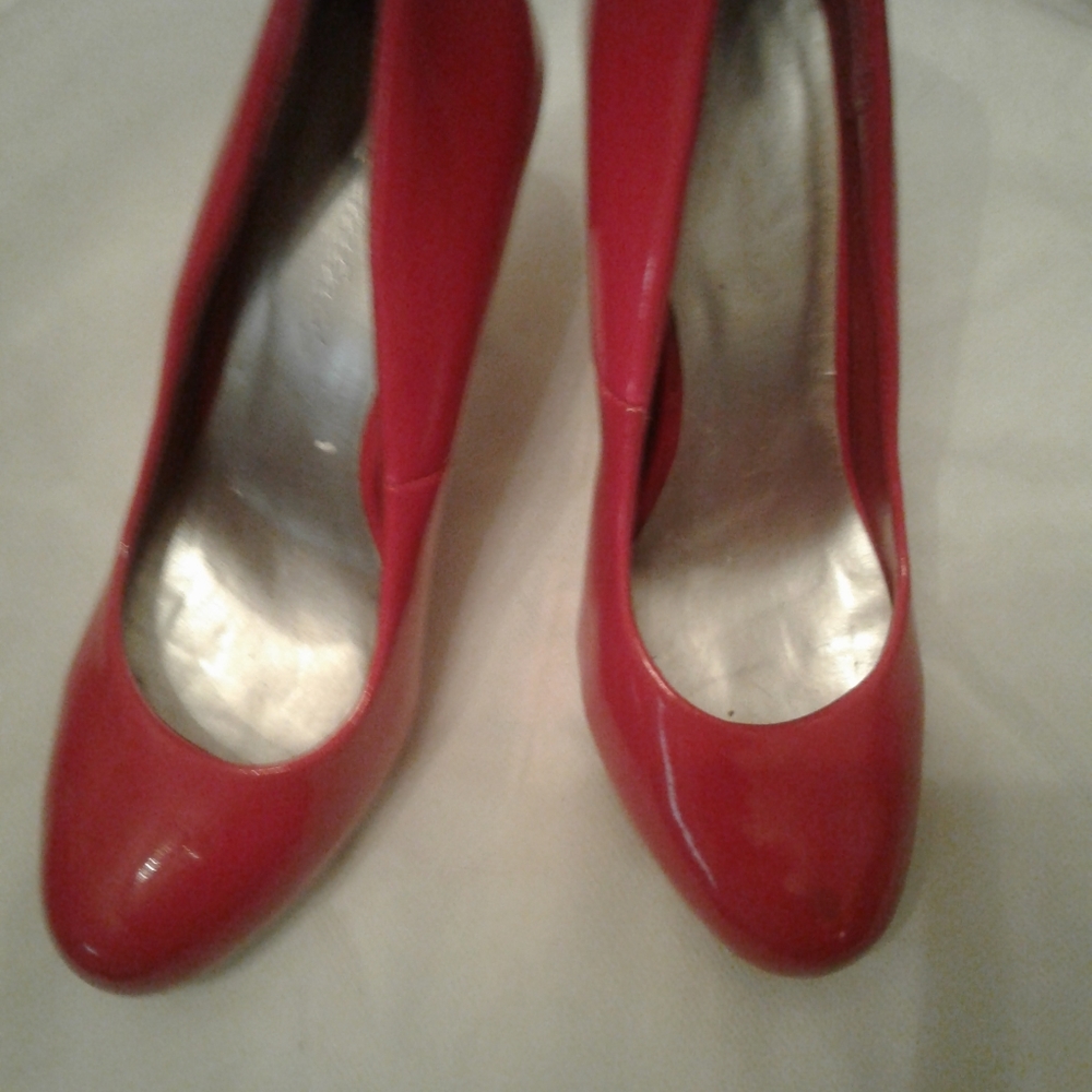 Femini women dress shoes, red,sz 7. Patent leather.